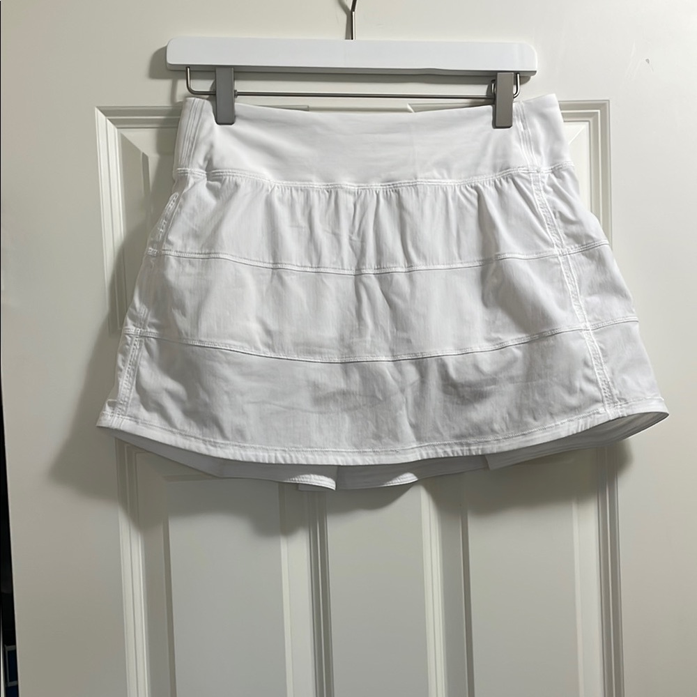 Lululemon Athletica White Tiered Bubble Mini Skirt w/built in shorts
